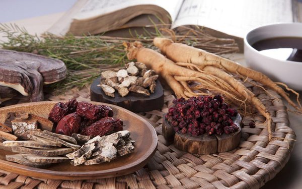 Sử dụng dược liệu Đông Y có thể góp phần cải thiện sức khỏe đáng kể