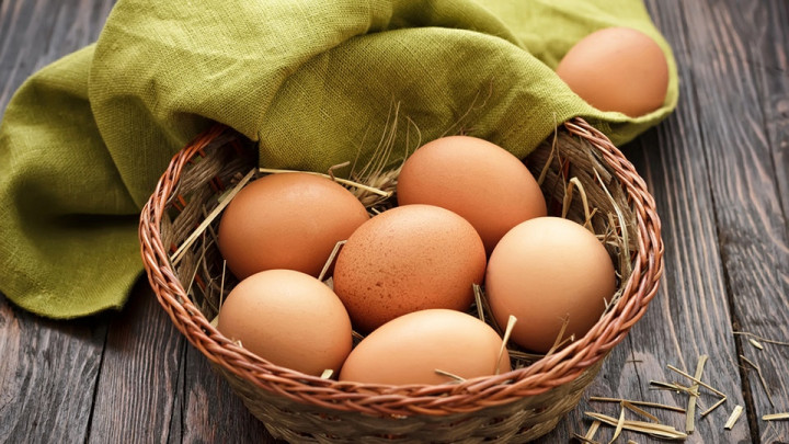 Trứng là thực phẩm cung cấp chất choline rất tốt cho não