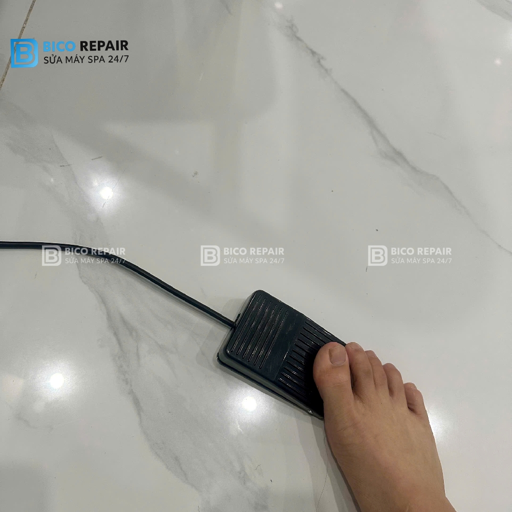 Bàn đạp máy laser bị lỗi