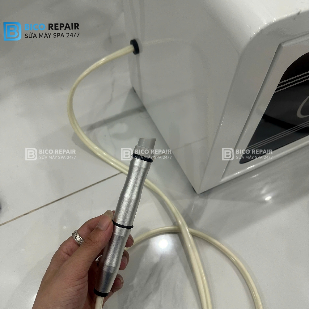 Đầu tip bị tắc máy aqua peel đã được thay thế