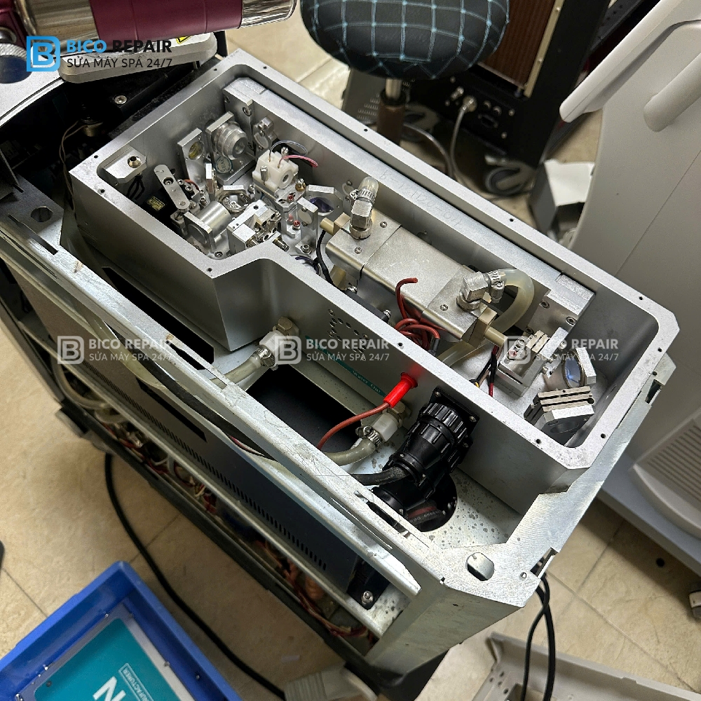 Kiểm tra hệ thống làm mát của máy laser xóa xăm tại Hà Nội