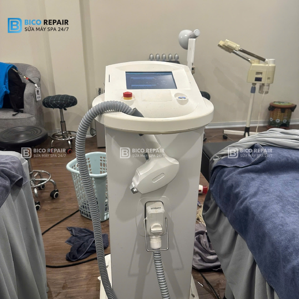 Máy bị chảy nước ra khắp sàn nhà