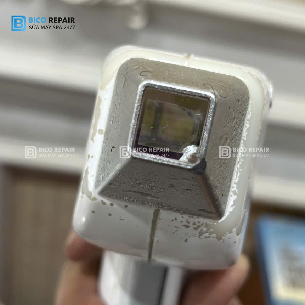 Vệ sinh tay cầm triệt lông