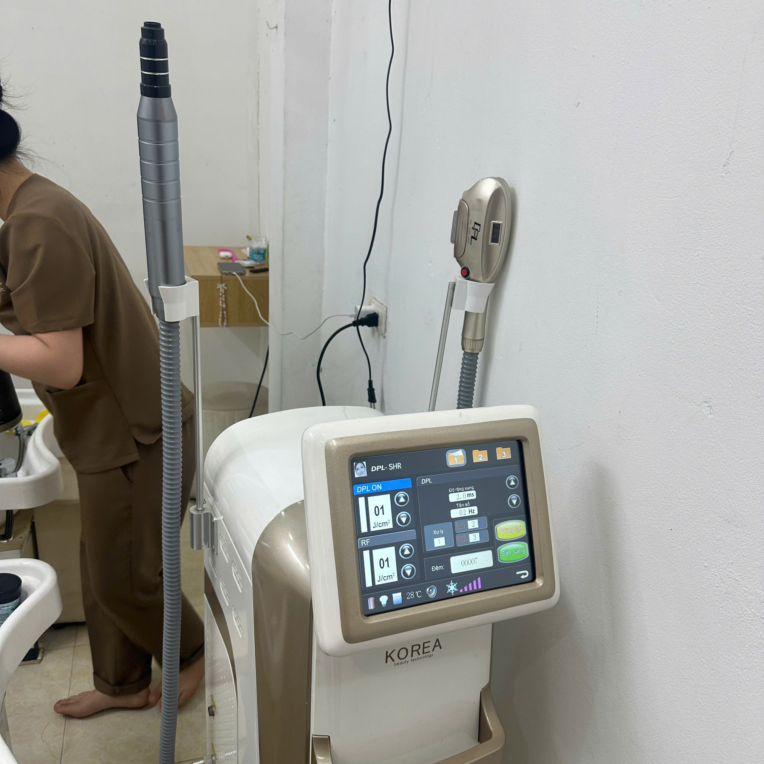 Sửa máy triệt lông opt 2in1 busan tại Hà Nội lỗi không lên màn hình