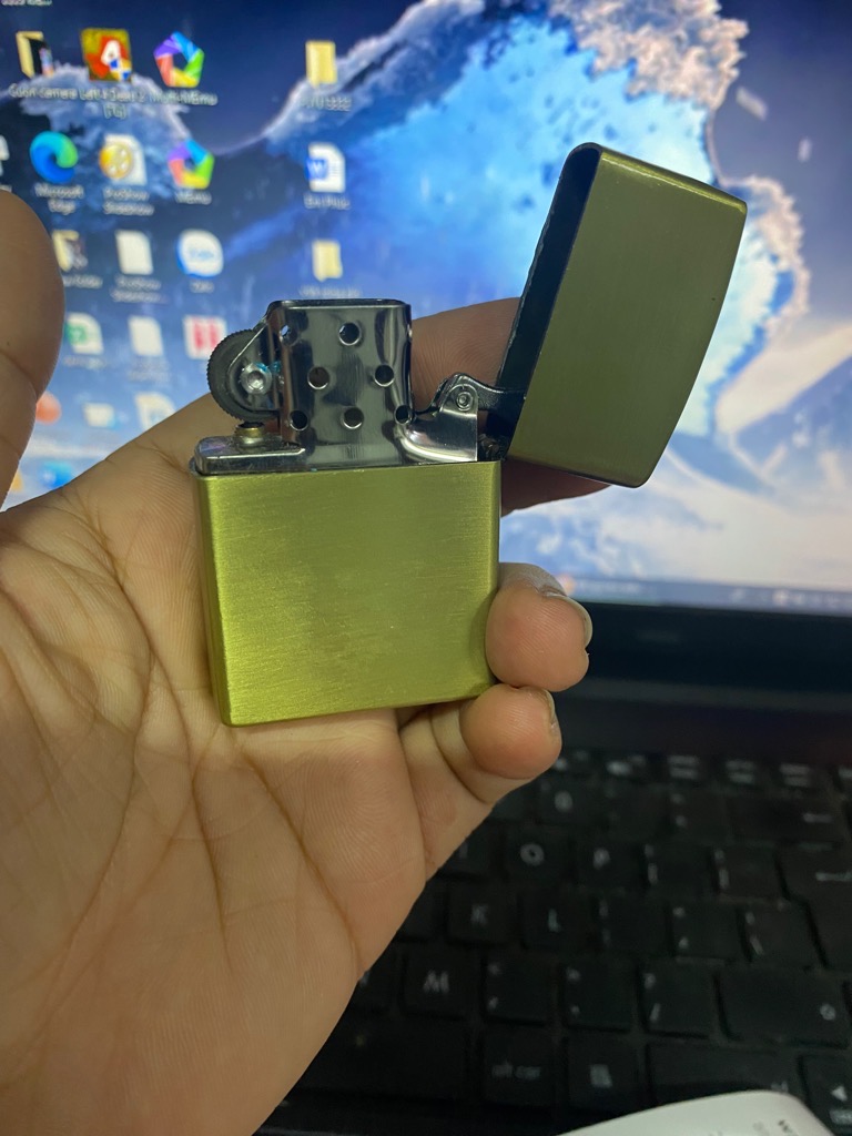 Bật lửa/ quẹt zippo màu đồng khắc nổi hình Rồng dùng Xăng