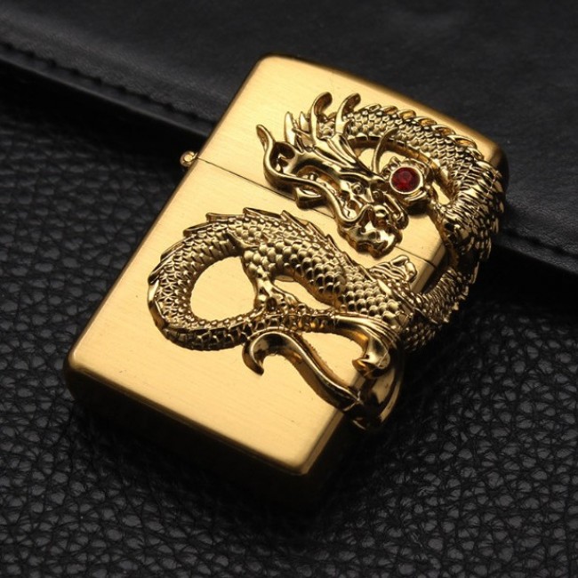 Bật lửa/ Quẹt zippo hình Rồng ôm ngọc đỏ khắc nổi lửa khè dùng gas