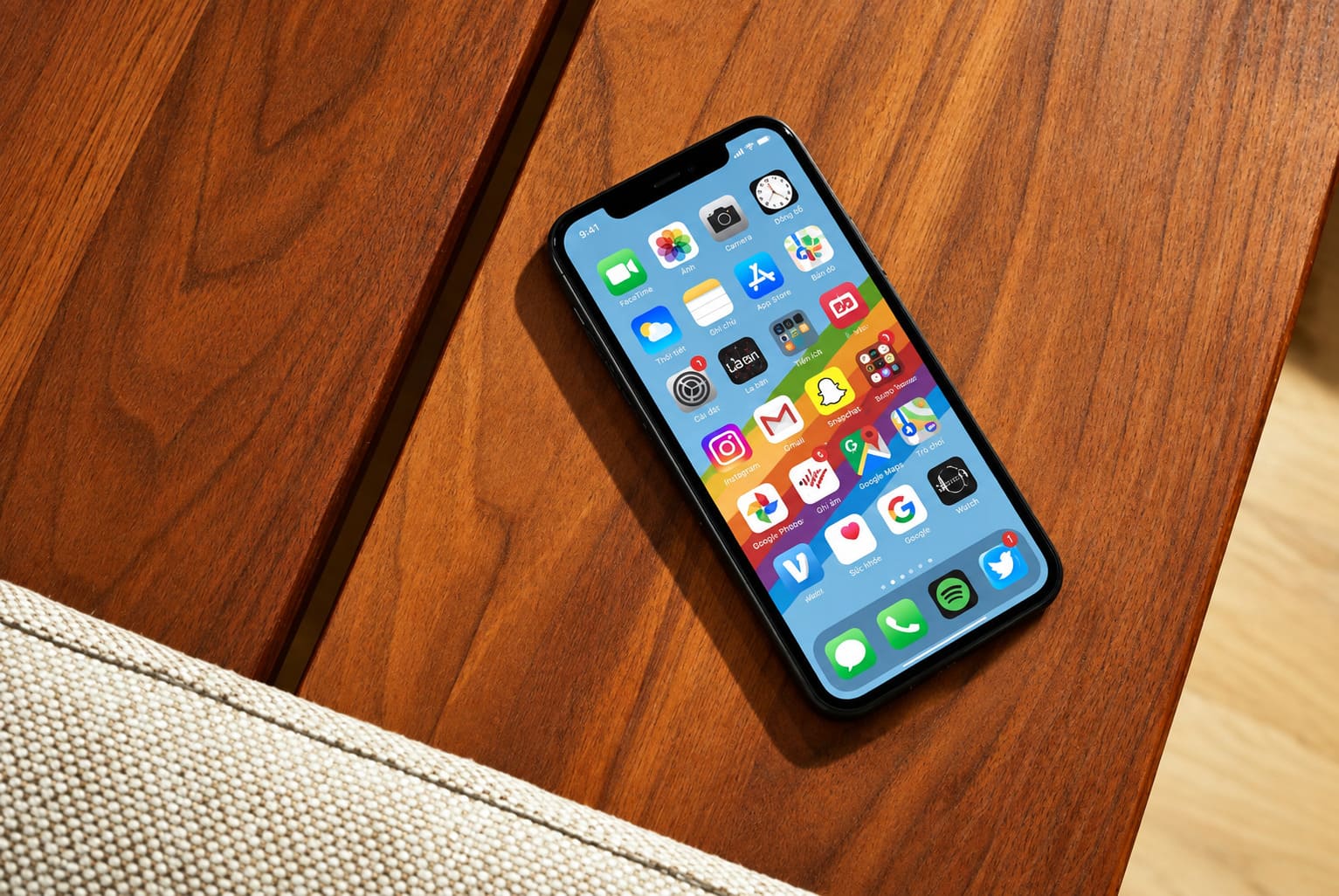 Màn hình Liquid Retina 6.1 inch, hiển thị tự nhiên