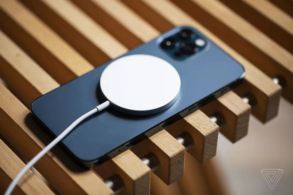 iPhone 12 Pro có 5G và MagSafe
