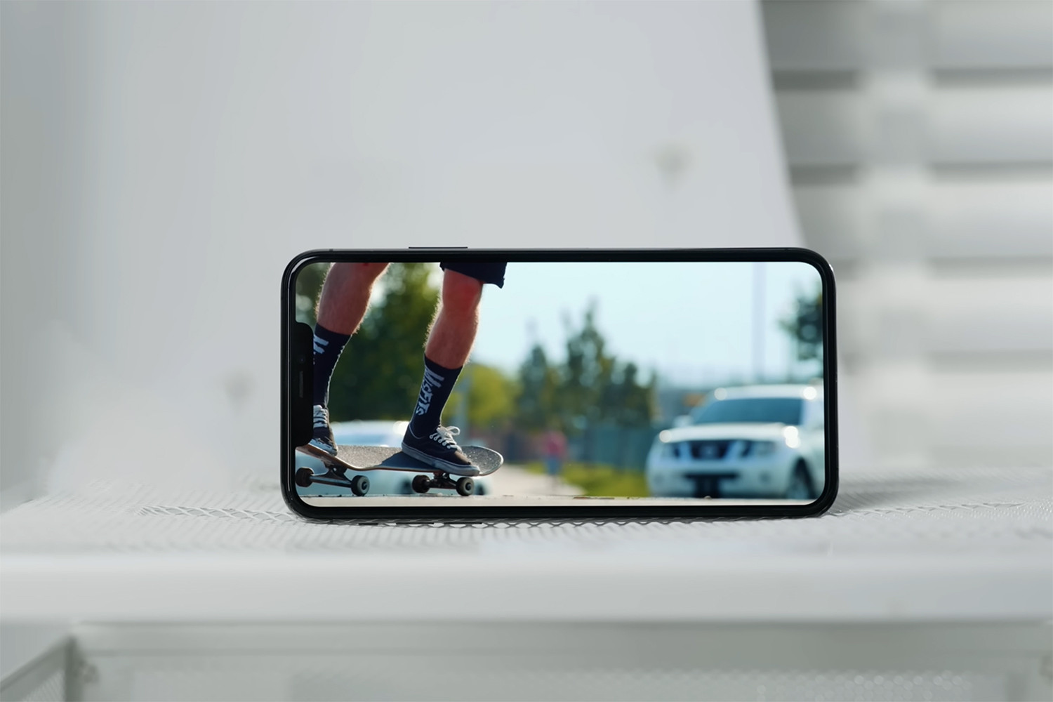 Màn hình: iPhone 11 Pro Max có lợi thế về kích thước