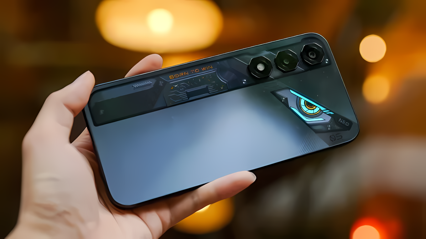Máy chỉ đạt IP64, chống nước, bụi ở mức nhẹ