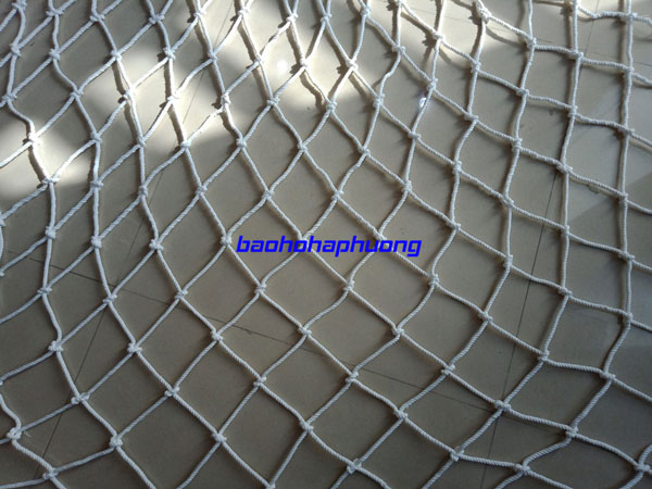 lưới chống vật rơi công trình màu trắng mắt 7cm