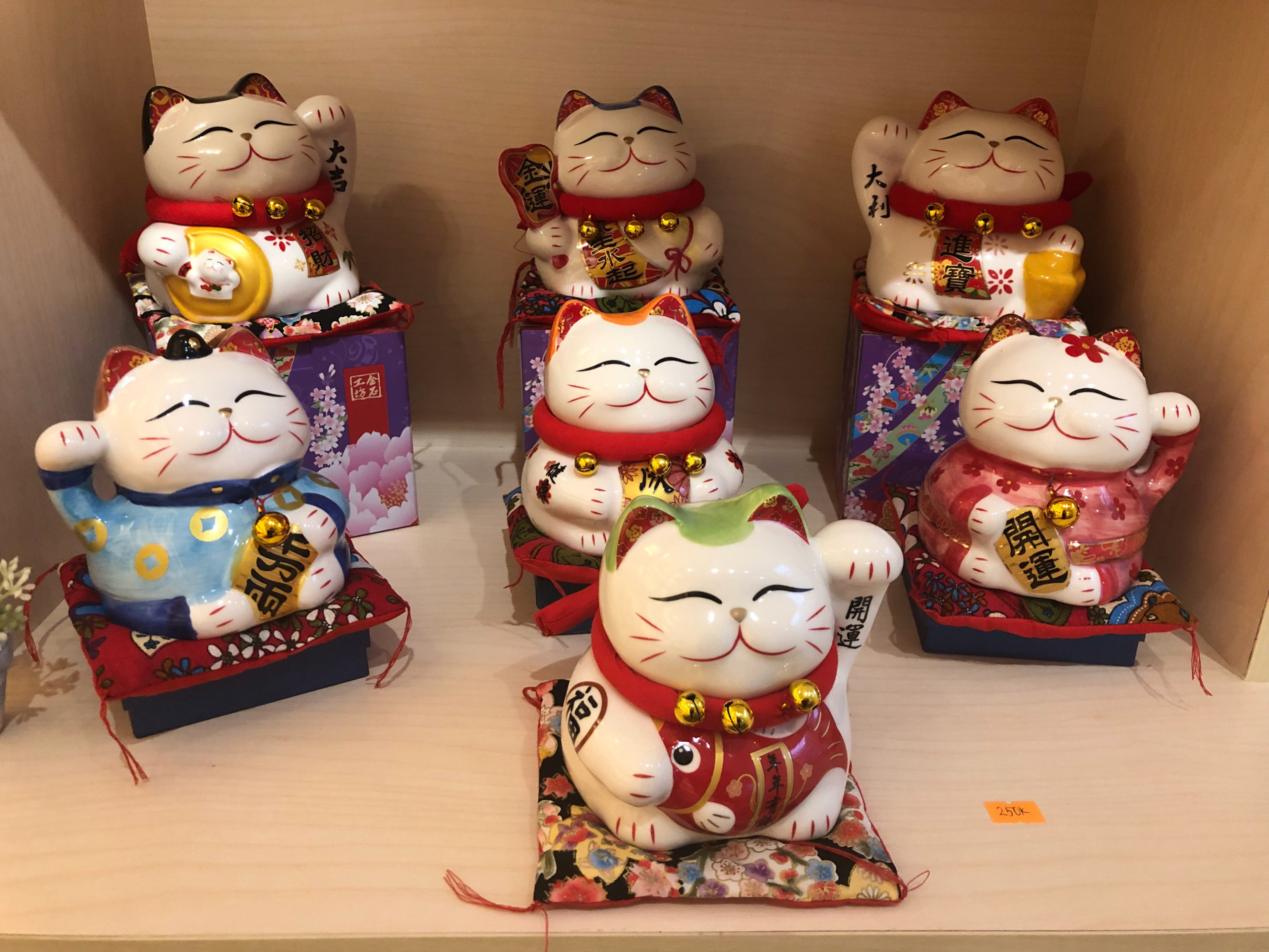 Lựa chọn mèo thần tài phù hợp với nhu cầu, mong muốn của mình