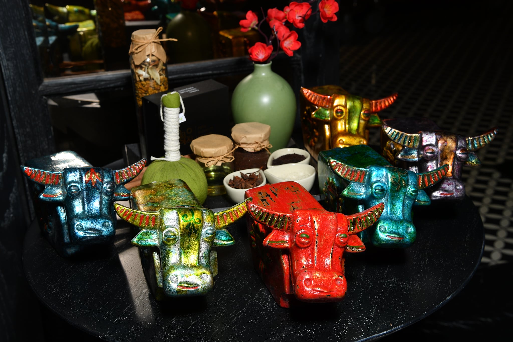 tượng trâu bằng gốm sứ