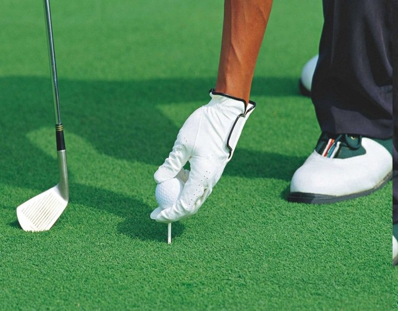 Cỏ nhân tạo sân golf giúp tiết kiệm chi phí và dễ dàng chăm sóc