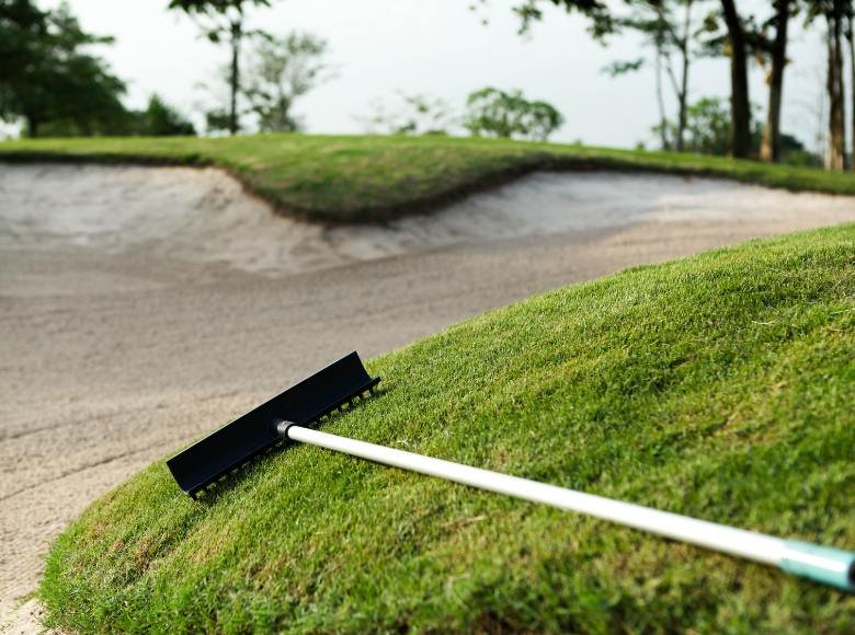 Bảo trì Bunker mùa hè trên sân golf
