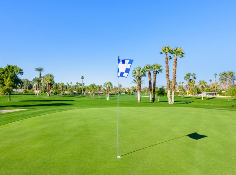 Cách tạo và duy trì thảm cỏ sân golf đàn hồi