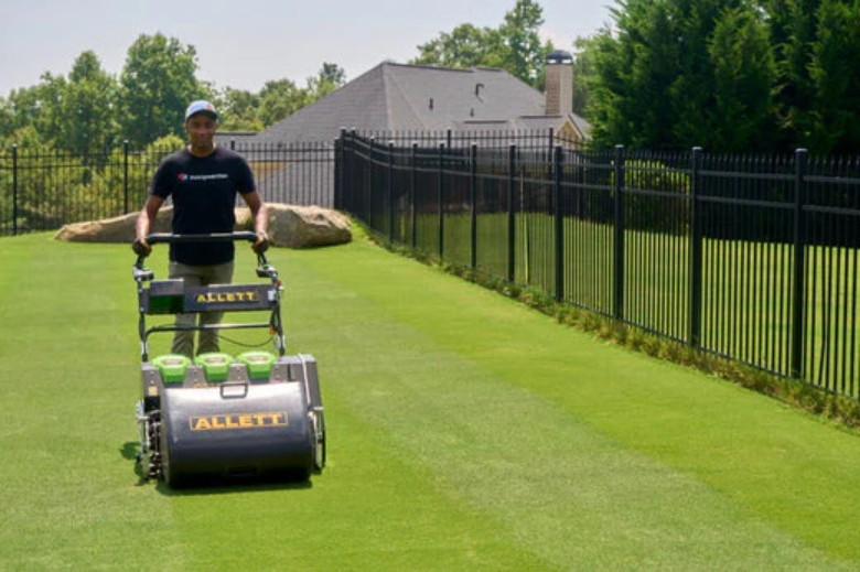 cắt cỏ sân golf