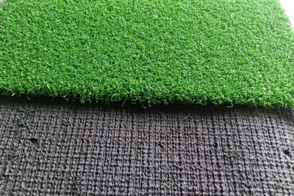 Cỏ sân golf với độ giày vừa phải phù hợp sử dụng trên sân