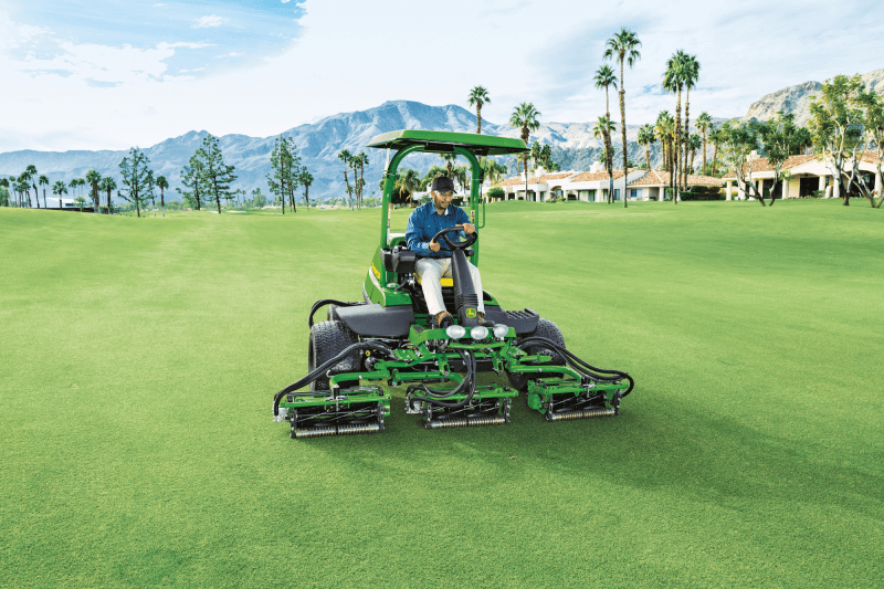 Làm mới sân golf để có vùng green hoàn hảo