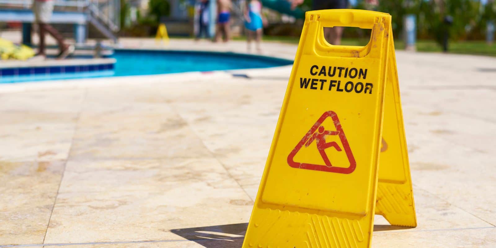 9 lợi ích hàng đầu của sân cỏ nhân tạo khu vực hồ bơi