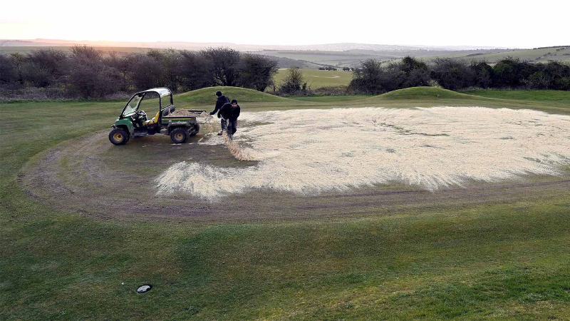 Tại sao phải rải cát trên Fairway sân golf