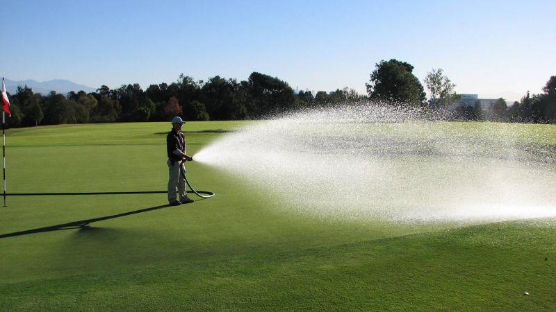 Tại sao việc tưới tiêu sân golf là cần thiết trong mùa hè