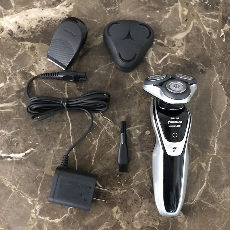 Cách sử dụng máy cạo râu Philips Norelco 5500 hiệu quả