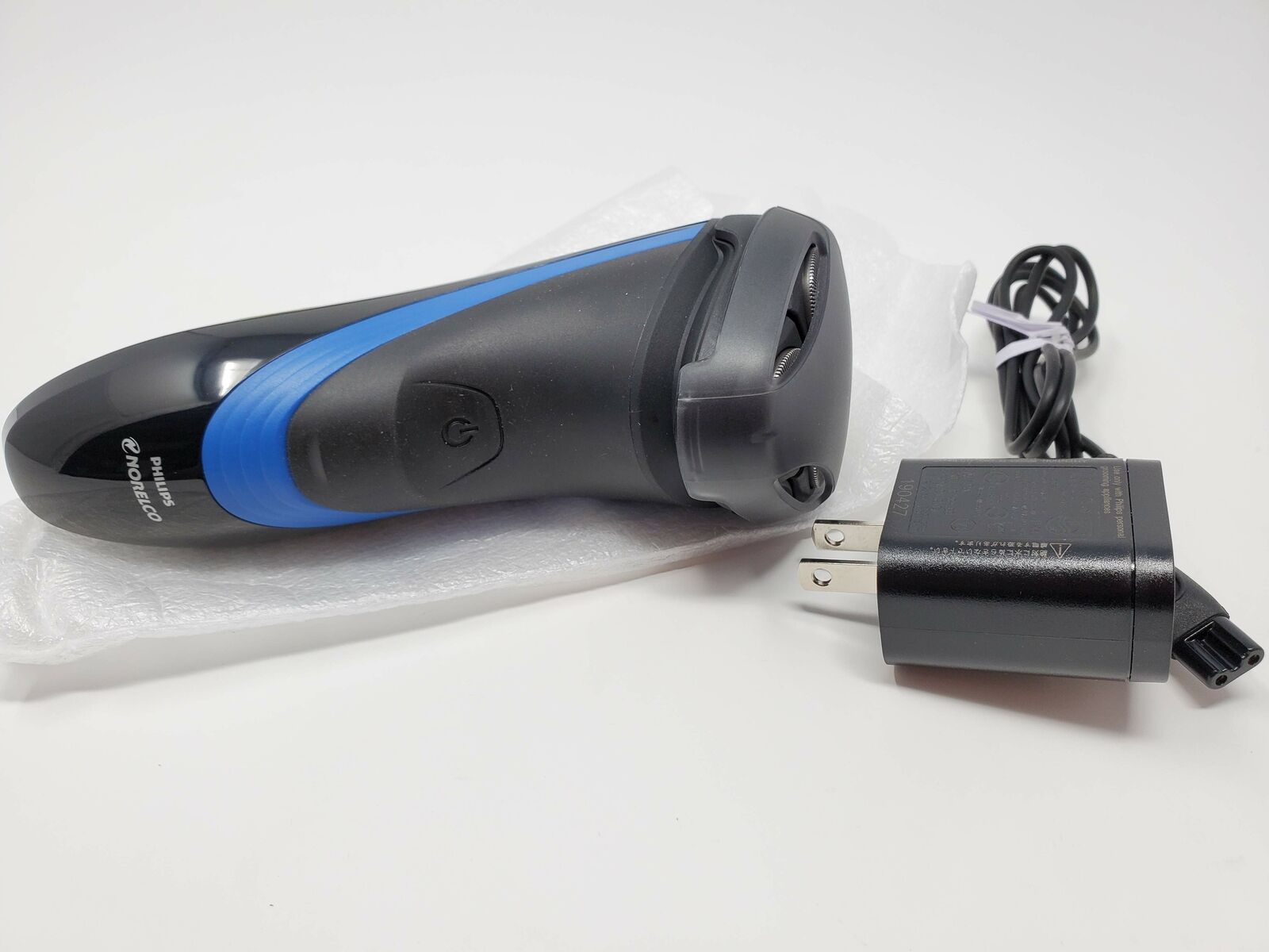 Máy cạo râu điện Philips Norelco Shaver 2100 là gì? Dùng có tốt không?