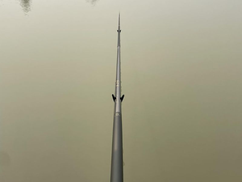 Cần câu tay bằng carbon cao cấp