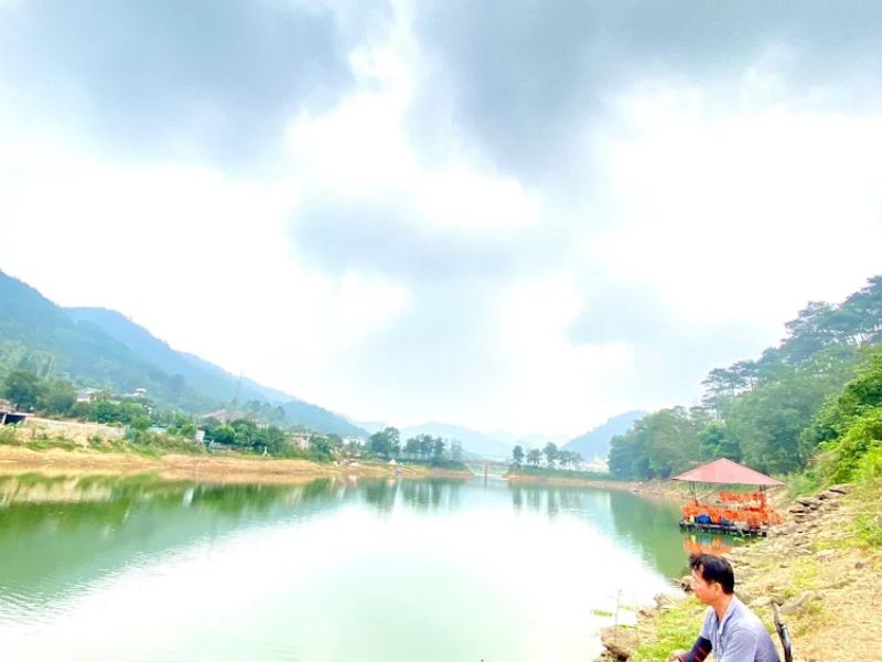 Hồ câu Đồng Đò với không gian rộng lớn