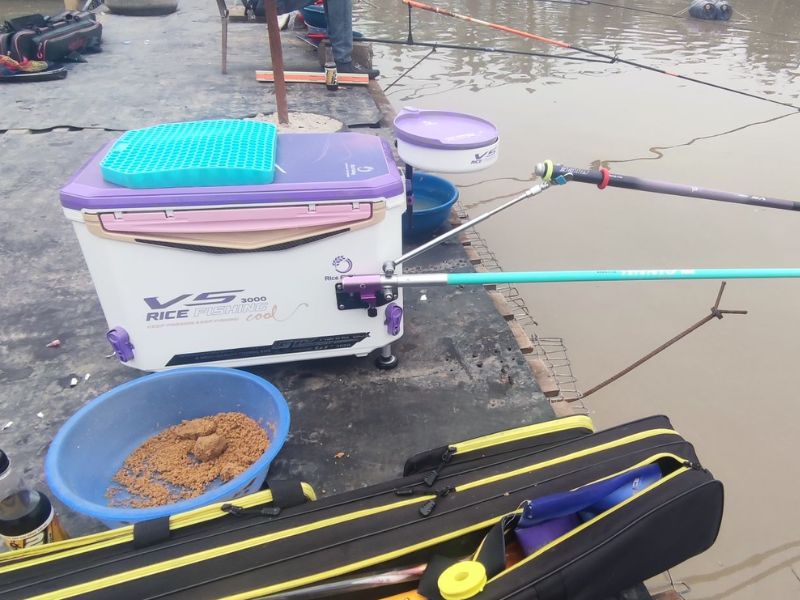 Phụ kiện cần thiết khi sử dụng cần câu tay