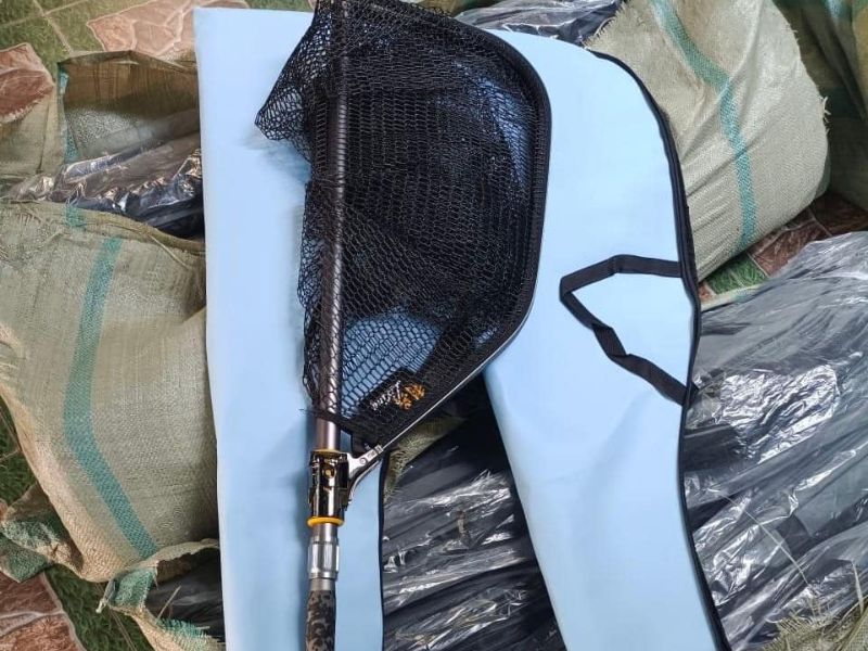 Vợt cá gấp gọn với vành liền gập