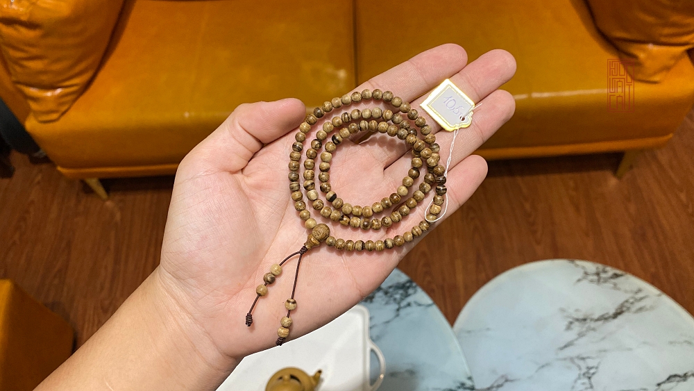 vòng trầm 108 hạt size 5 li banh bông