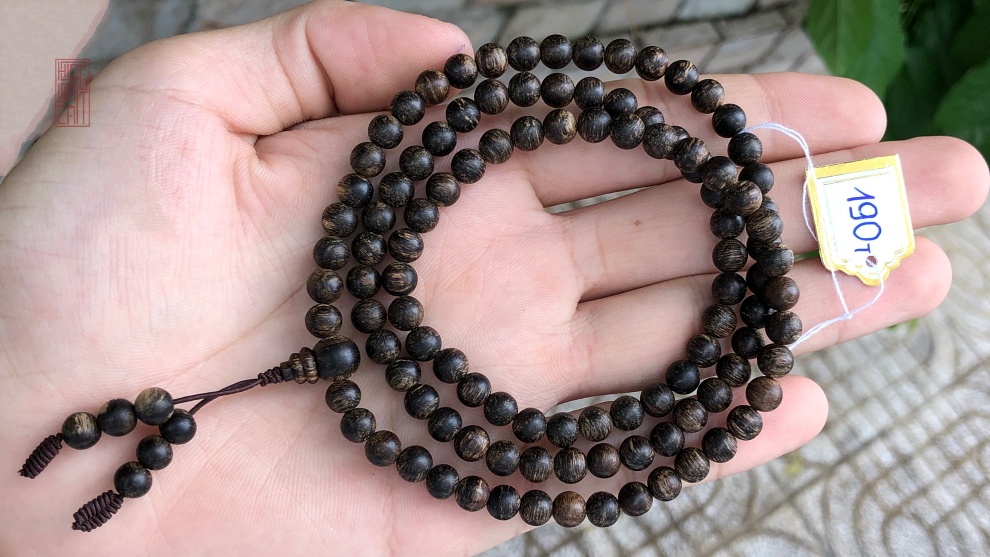 vòng trầm 108 hạt chìm nước