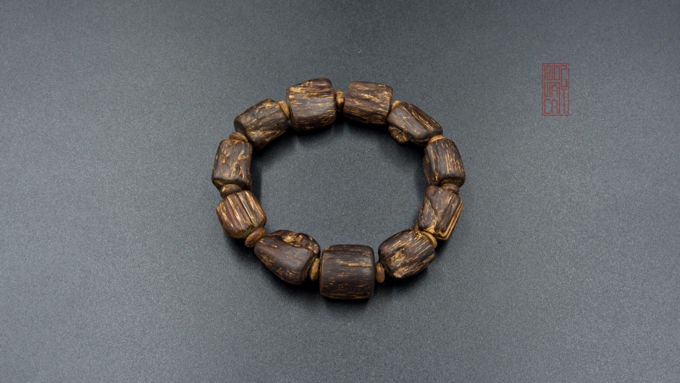 vòng tay trầm chìm dạng hạt tự nhiên