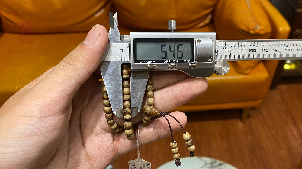 vòng trầm 108 hạt size 5 li banh bông