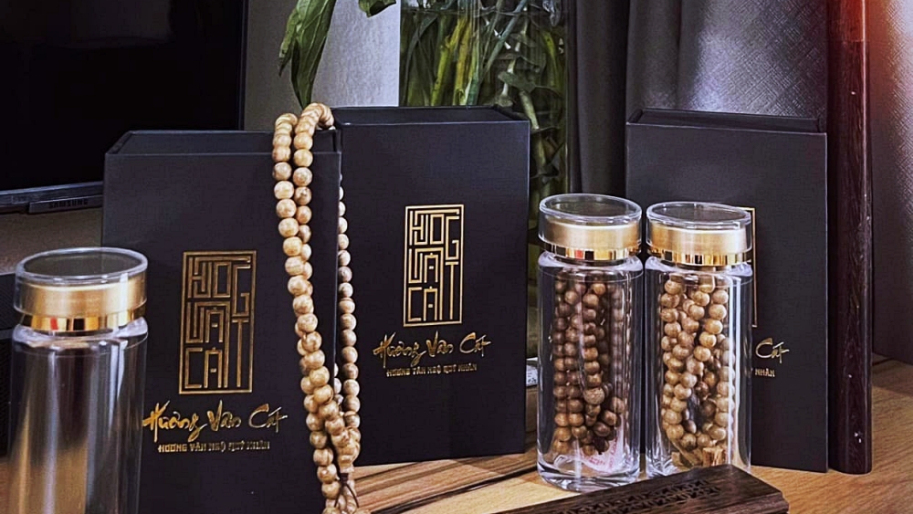 hộp và lọ trầm hương