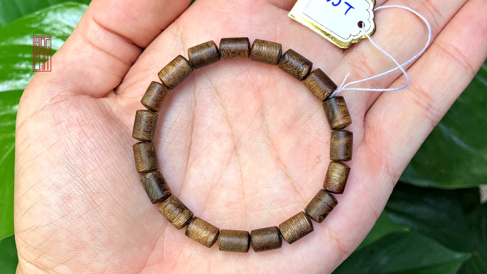 vòng tay trầm hương tự nhiên