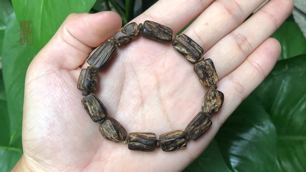 vòng tay trầm chìm Việt dạng hạt tự nhiên