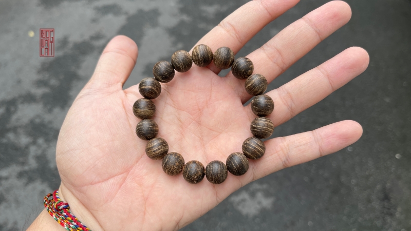 vòng tay trầm hương tự nhiên