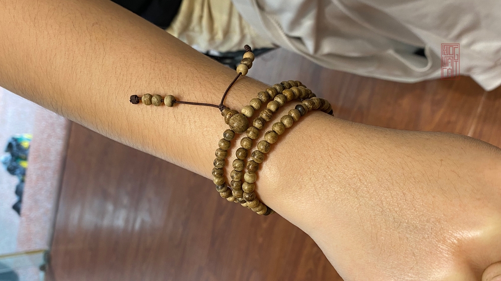 vòng trầm 108 hạt size 5 li banh bông