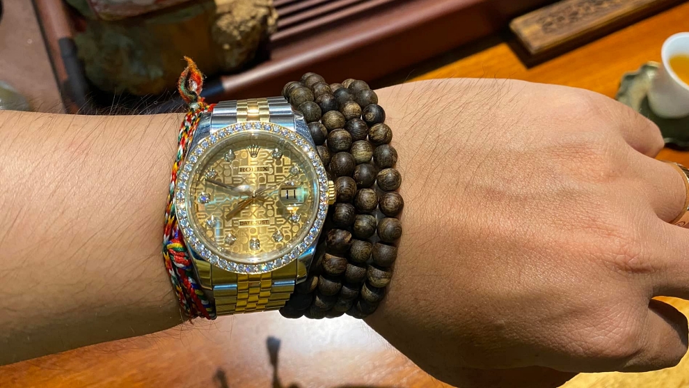 đồng hồ và vòng trầm 108 hạt