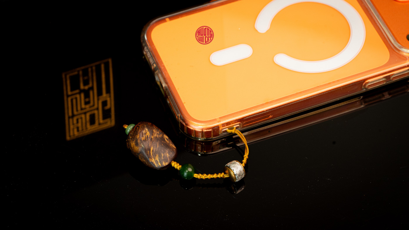 móc điện thoại trầm hương