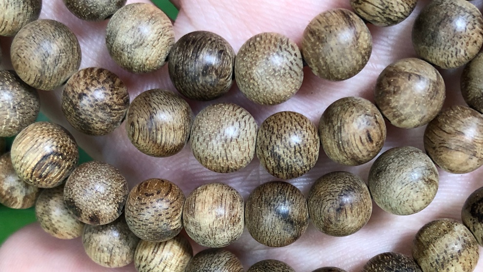 hạt trầm dầu trung bình