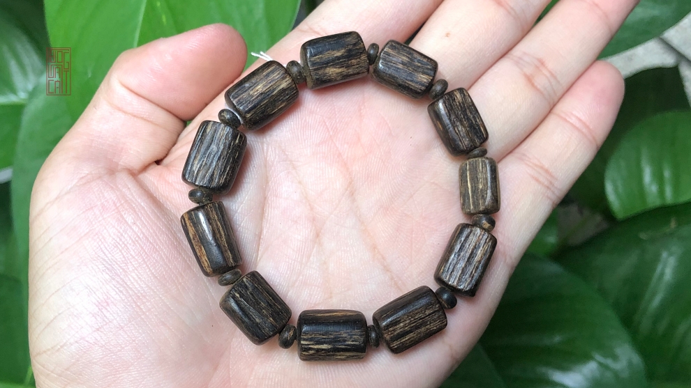 vòng trầm hương hạt tự nhiên