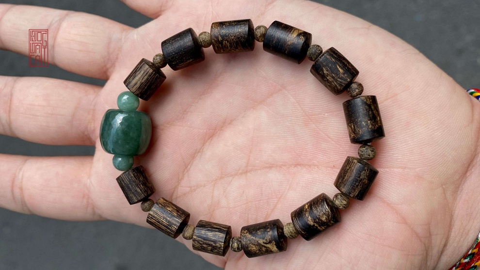 vòng tay trầm hương chìm nước dạng hạt lu thống có mix ngọc