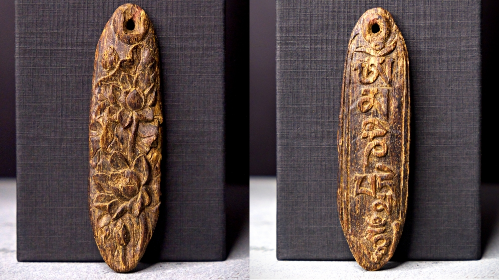 Mặt trầm chìm khắc Sen và Lục Tự Đại Minh Thần Chú