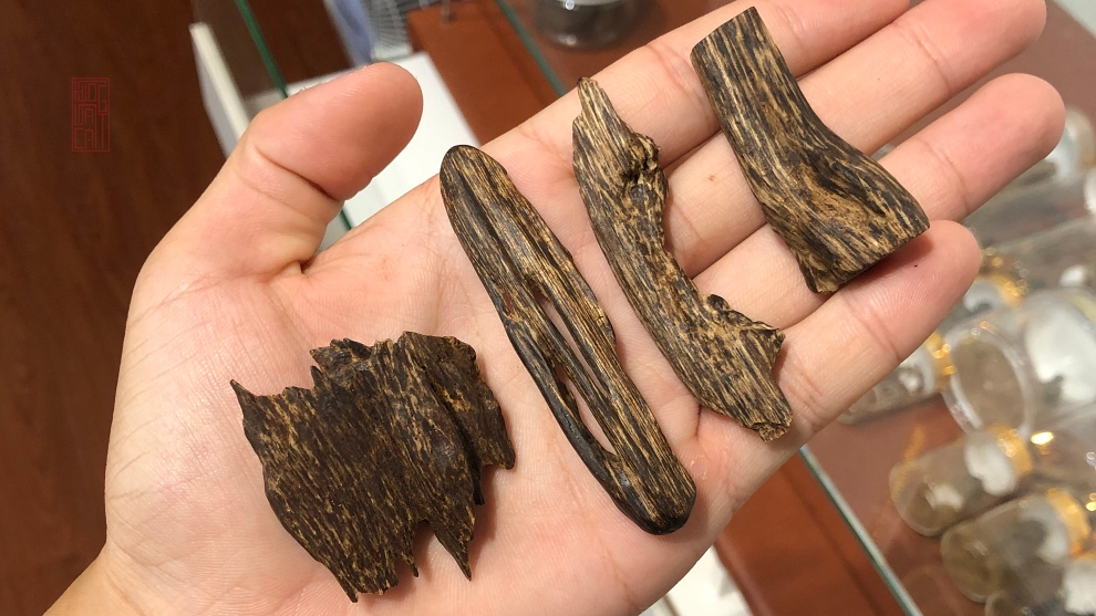 Mặt dây chuyền trầm hương chìm nước