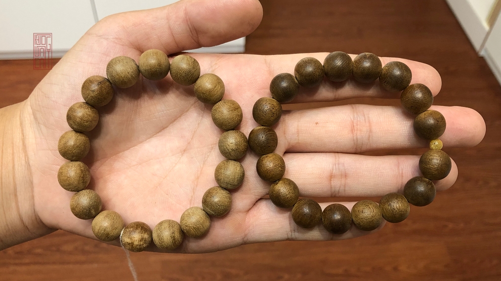 vòng trầm rục 12 li dầu đỏ Indo