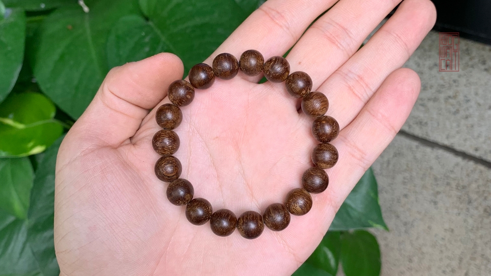 vòng trầm tròn rục Việt Nam 10 li